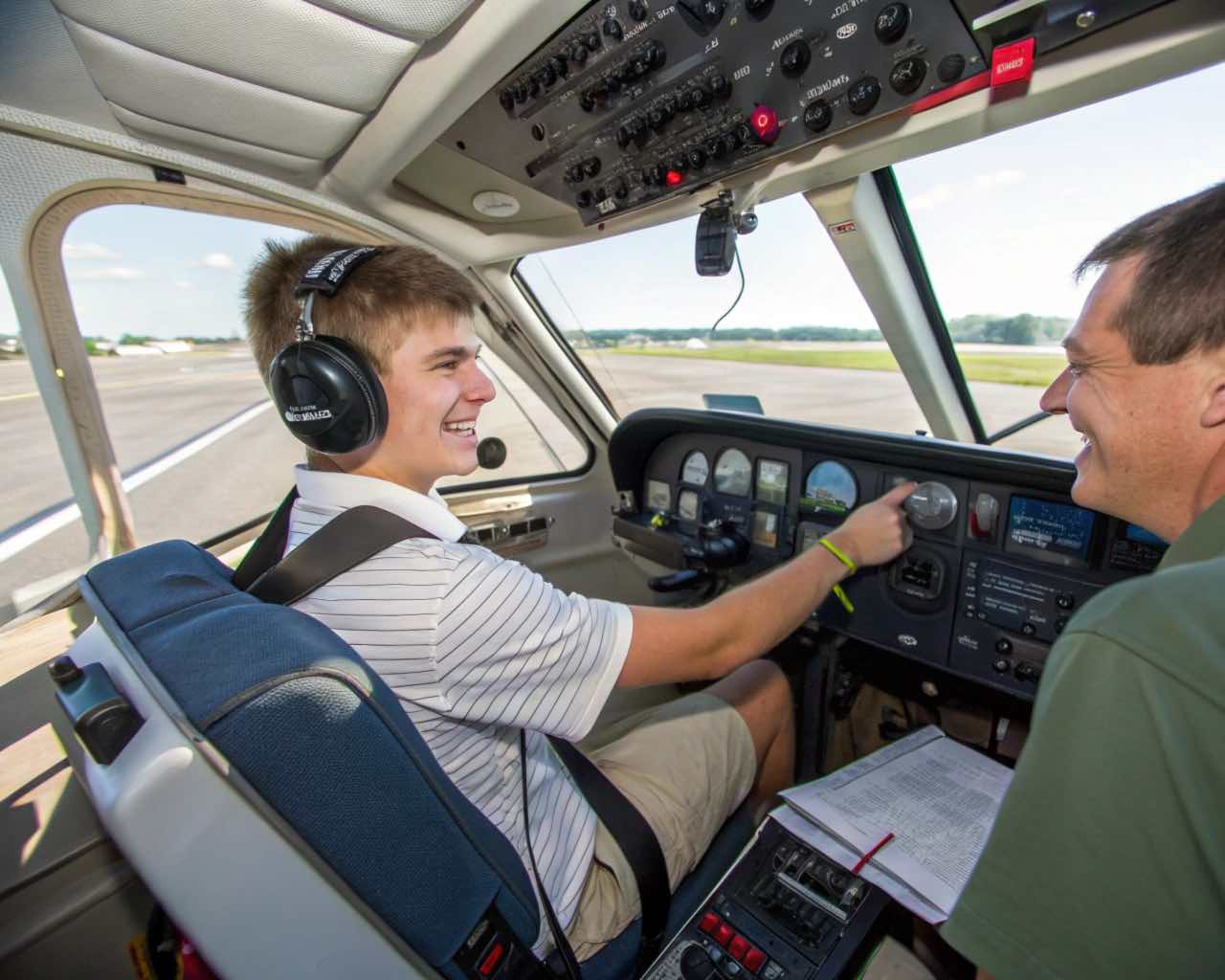 Exploradores Joven cockpit
